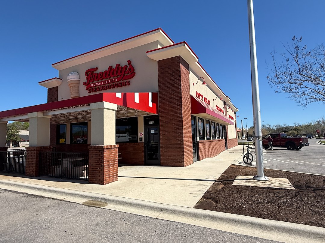 Commercial Restaraunt Cleaning in Pensacola Florida.  Freddys Steakburgers on Pensacola Blvd.  