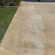 Driveway-Rust-Removal-Cleaning-and-Sealing-Project-in-Gulf-Breeze-Florida 0