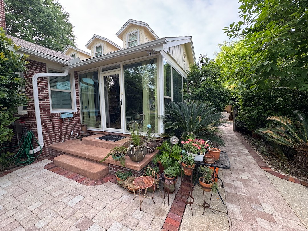 House Wash and Pool Deck Cleaning in Pensacola, Floridas East Hill Neighborhood